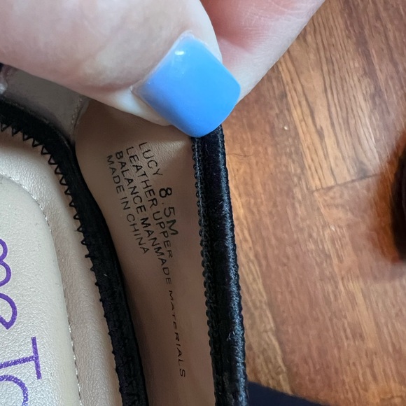 Me Too chunky heels.   Size 8.5. - Picture 3 of 4